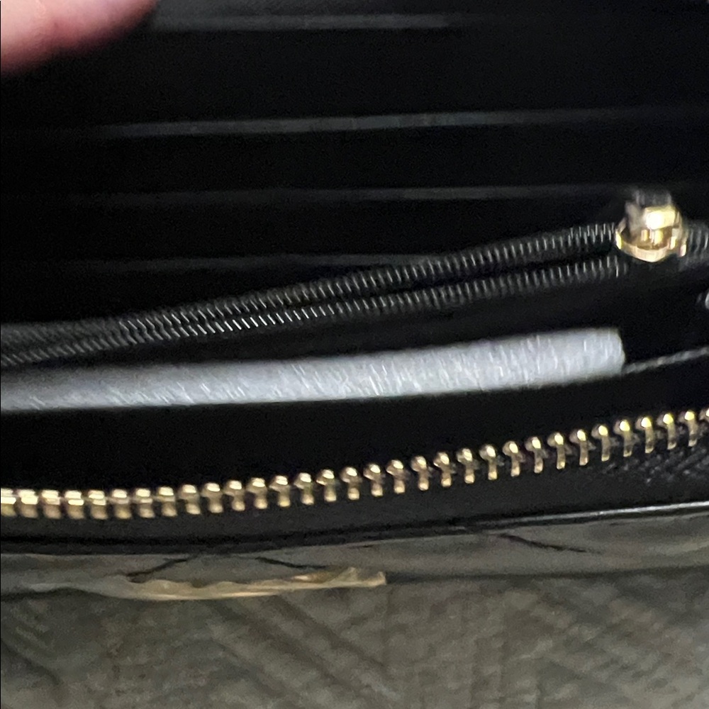 Gucci Black Quilted Leather Zip-Around Wallet with Gold Double G Hardware - Picture 12 of 16